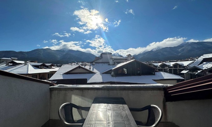 Shiligarnika Apartment | Bright Mountain View Penthouse - 300mbps Wi-fi!