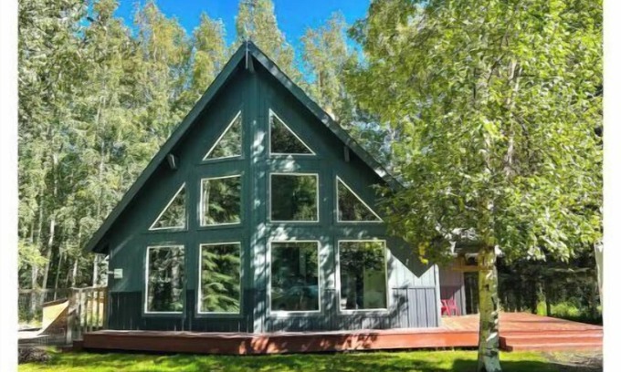 North Pole House | Bright & Open Home in North Pole