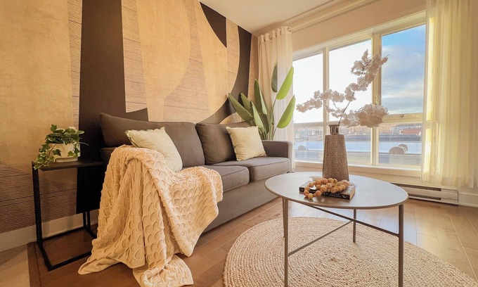 Cote-Des-Neiges—Notre-Dame-De-Grace Condo | Bright Perfect View 2BR*brand-new*gym*parking