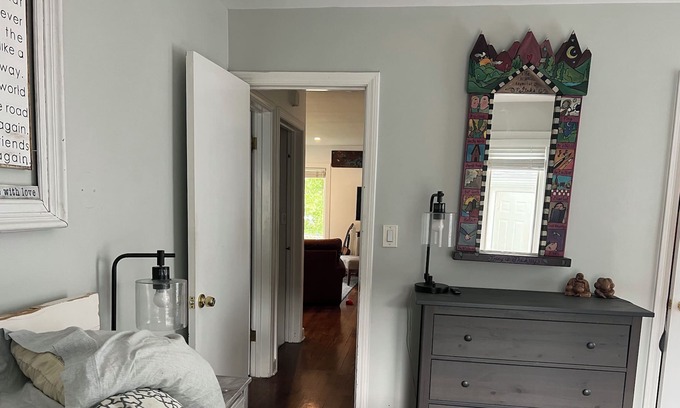Skokie House | Bright, Pet Friendly Home in Family Friendly Neighborhood