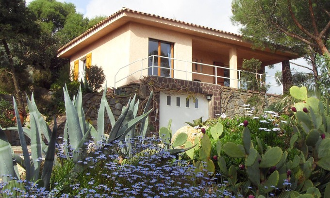 Ramatuelle Villa | bright secure villa at the top of a beautiful garden, beautiful sea view, close to the beach