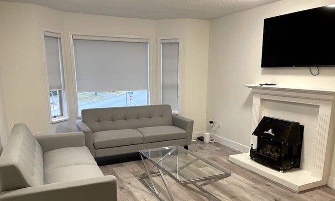 Upper Ten Oaks House | Bright & Spacious 5 Bed Home