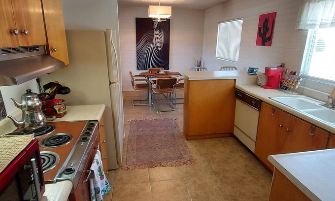 Tucson Condo | Bright, Spacious Eastside Condo