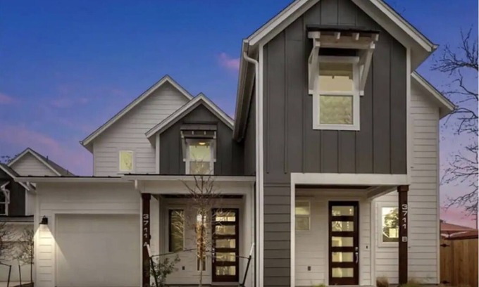 South Manchaca House | Bright Spacious Townhome in trendy 78704
