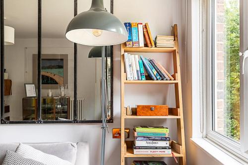 St. Dunstan's Apartment | Bright Stepney Green Nest