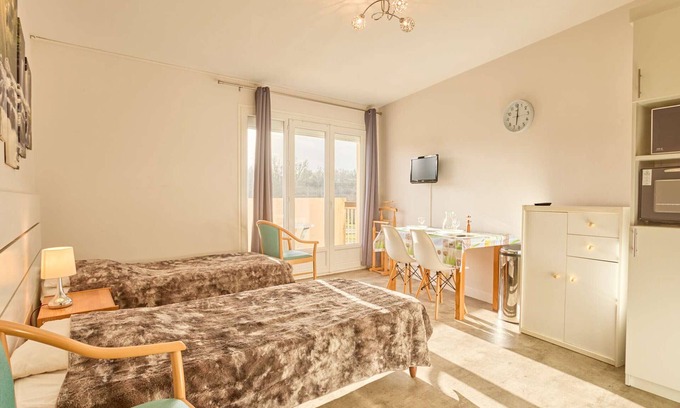 Barbotan-les-Thermes Apartment | Bright studio with south-facing balcony in Barbotan