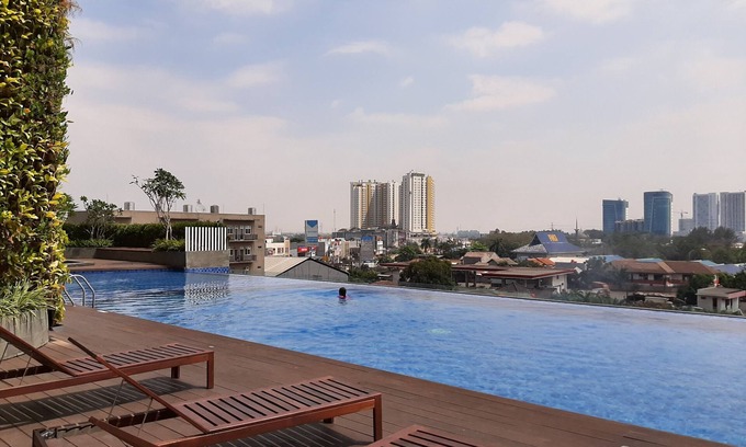 Panunggangan Utara Apartment | Bright Studio Apartment at Springwood Residence