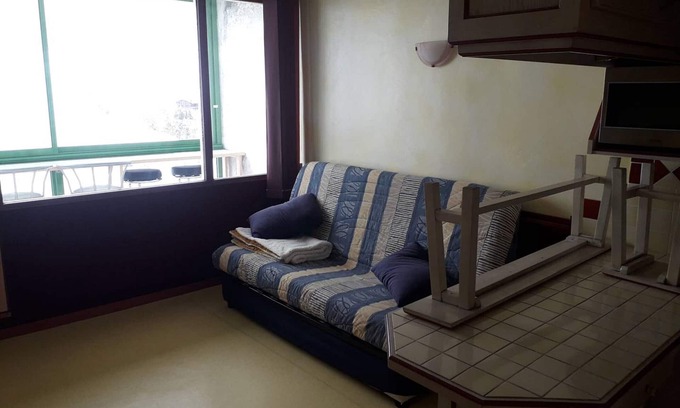Arette Apartment | Bright studio for 4 near slopes, south-facing