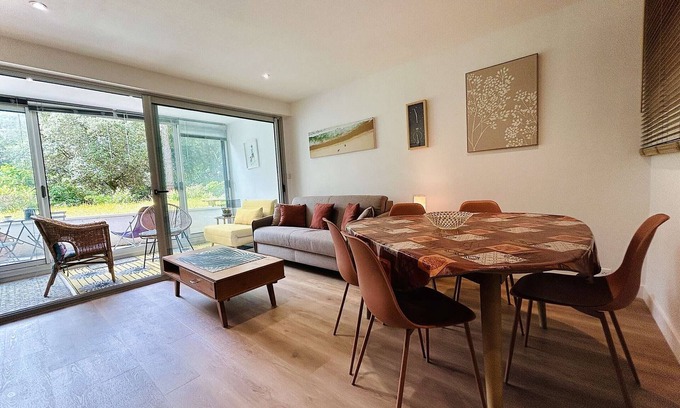 Le Pouliguen Apartment | Bright Studio near Beach and Forest with Parking, Le Pouliguen - Sleeps 4
