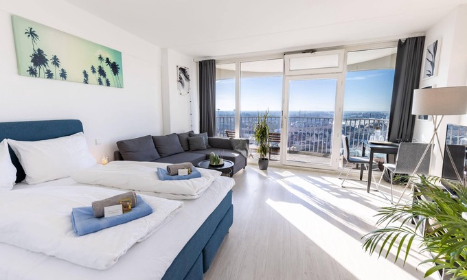 Antonsviertel Apartment | ☆BRIGHT: Stunning Views ☆ Augsburg Center|Luxury|Congress + Balcony
