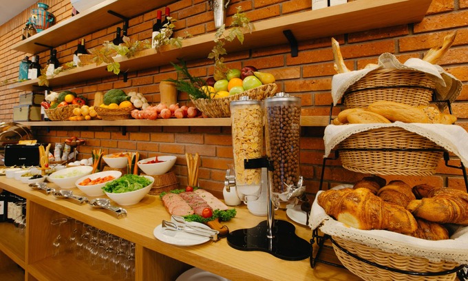 Telavi Hotel | Bright-Stylish place with pool, Bar & Restaurant