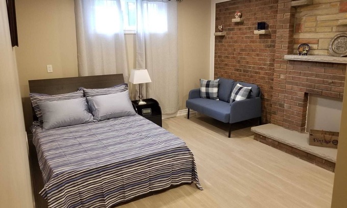 Willowdale House | BRIGHT SUITE Conveniently located