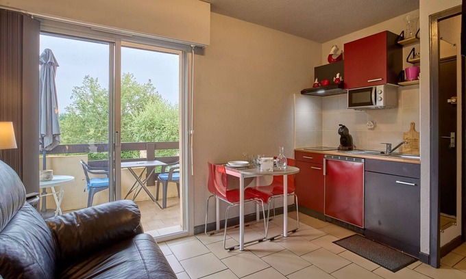 Barbotan-les-Thermes Apartment | Bright T1 bis apartment with terrace, parking and free Wi-Fi