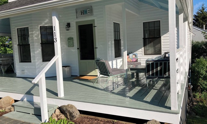 Peaks Island House | Bright, updated century old cottage two blocks from the ocean
