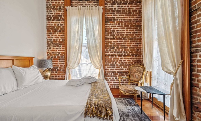Faubourg Lafayette Condo | Bright Victorian Condo 3br|1ba