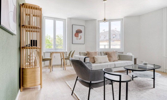 Hottingen Apartment | Bright Weinegg 2.5 Room w/Storage, 10 mins to Seefeld, by Blueground