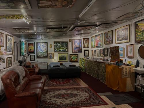 Njardvik House | Brimarsbrú sleep inn-art Gallery