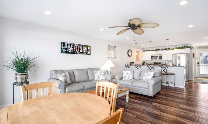Osage Beach Condo | Bring swimsuits! Free10x30 boatslip! Beautiful Lake of the Ozarks