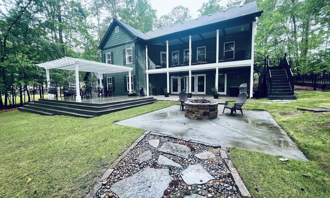 Buckhead House | Bring your family and friends to beautiful Fawn Cove!
