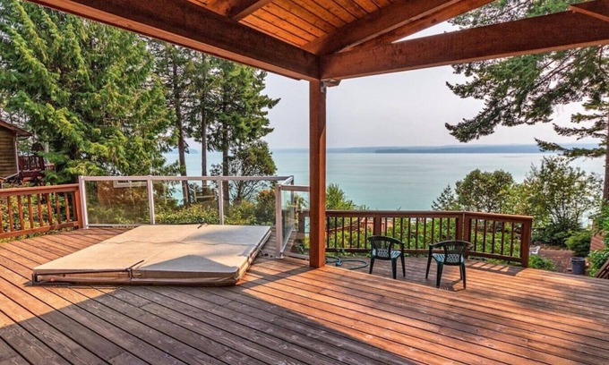 Brinnon House | Brinnon · View/Sauna/Massage Chair/Oysters on the Water