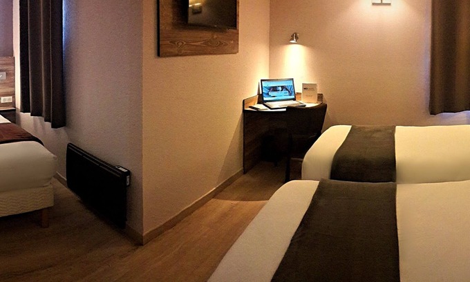 Lons Hotel | Brit Hotel Confort Pau Lons