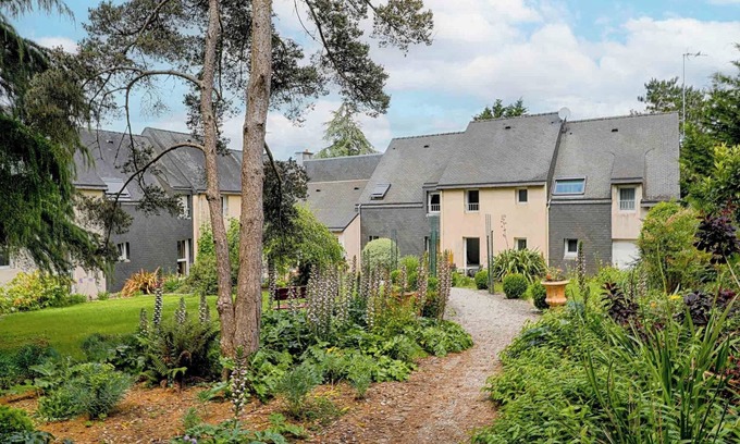 Auray Hotel | Brit Hotel Le Branhoc