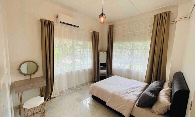 George Town Cottage | British Granny's Cottage in Georgetown n