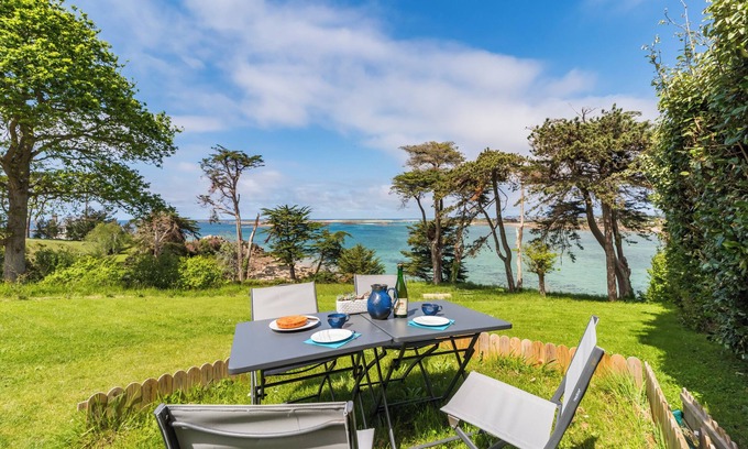 Trebeurden Ski Chalet | Brittany, Cote de Granit Rose, Chalet with sea view, feet in the water