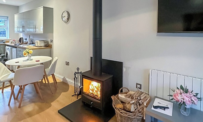 Eastgate Cottage | Britton Hall Bungalow
