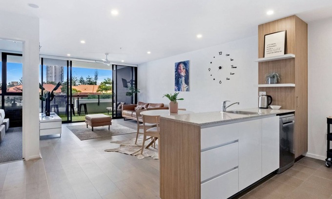 Broadbeach Apartment | Broadbeach - Modern 2 Bedroom Apartment at Synergy - CoastHM