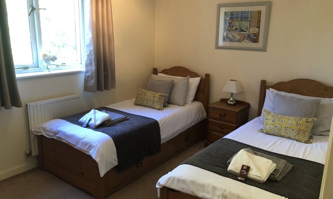 Taverham House | Broadgate House. Holiday or Short-term let 2 Bedrooms/4 beds
