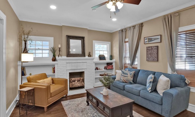 Broadmoor House | Broadmoor 3 Bed Pet Friendly Fenced Backyard
