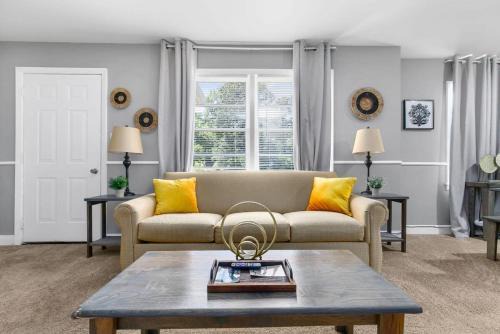 New Castle House | Broadmoor Bungalow - Unit A