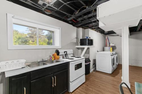 New Castle House | Broadmoor Bungalow - Unit B