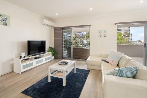 Runaway Bay Apartment | Broadwater Days - Breezy Resort Living by the Bay