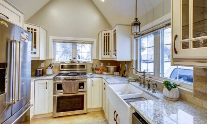 Spring Valley House | Broadway Guest House