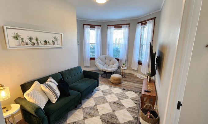 Quincy Apartment | Broadway Oasis Perfect 1 bedroom Wi-Fi W/D SmartTV