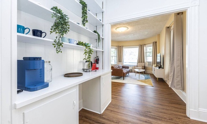Winter Hill Apartment | Broadway Vibes Only 1BR 2 Beds Best Location