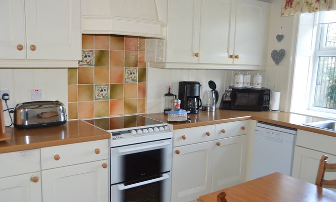 Pickering Cottage | Brock Cottage private Hot Tub DOG/Cat FRIENDLY* with on site fishing