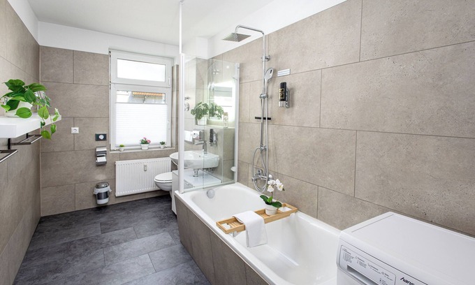 Sudenburg Apartment | BROCKHEUS Apartments: Luxury Vista Apartment I Kitchen I WiFi I Smart TV