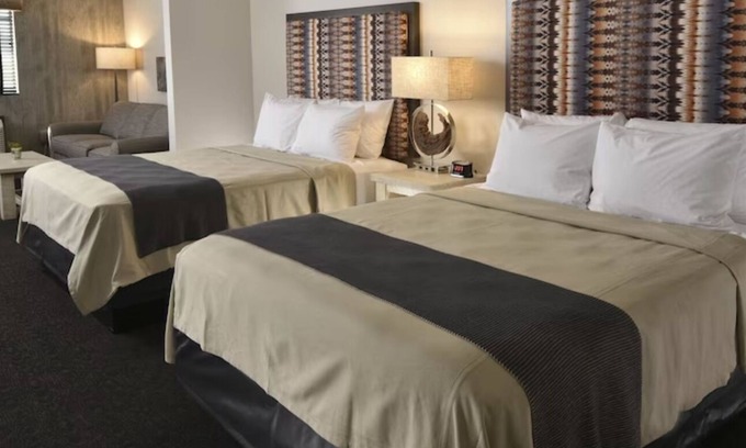 Broken Arrow Hotel | Broken Arrow Charmer: Steps from Top City Attractions! On-site Pool