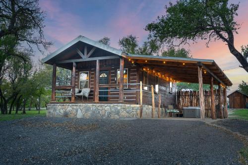 Fredericksburg House | Broken Arrow - Private Escape Hot Tub & Fire Pit