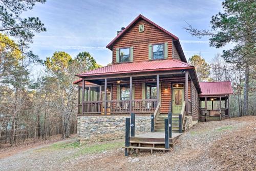 Broken Bow House | Broken Bow Cabin with Deck, Hot Tub and Fire Pit!
