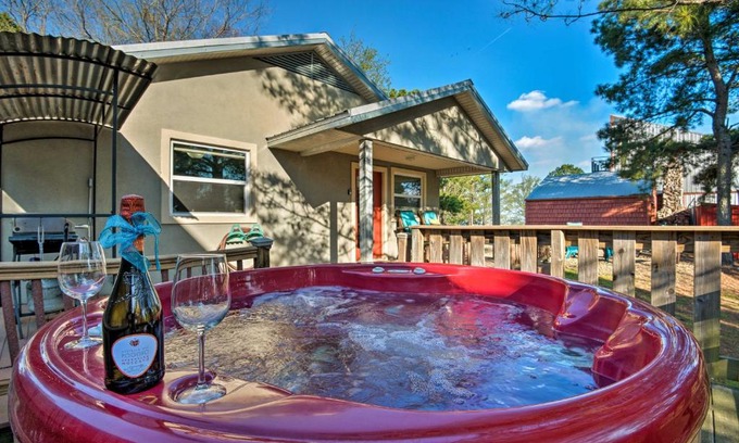 Broken Bow House | Broken Bow Cottage with Deck, Hot Tub and Fire Pit!