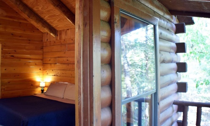 Octavia Cabin | Broken Bow Lake Cabin in the woods