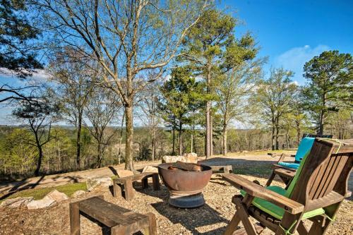 Broken Bow House | Broken Bow Mountaintop Home with Hot Tub!
