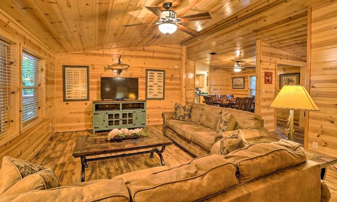 Broken Bow House | Broken Bow Oasis Hot Tub, Fire Pit and Patio