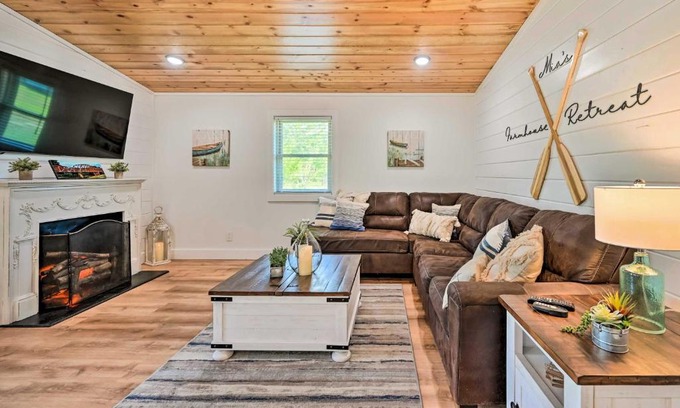 Broken Bow House | Broken Bow Retreat with Large Yard and Fire Pit!