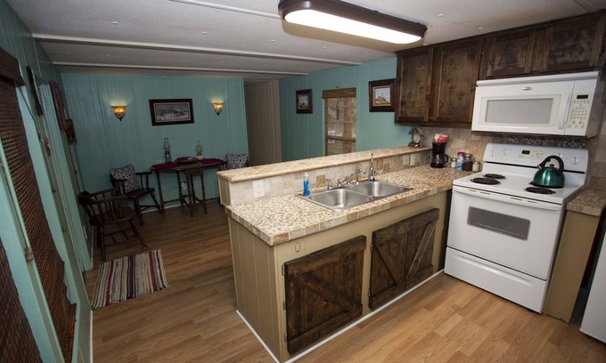 Deweyville House | Broken Wire Ranch.No worries! Peaceful, private and safe country experience!
