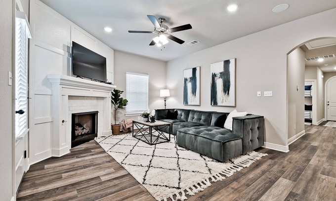 Fayetteville House | Brooklands Hideaway | Charming Historically-Inspired Cottage